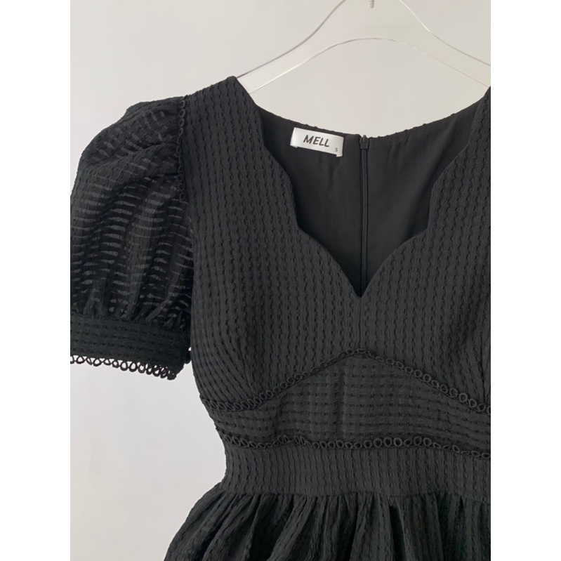 Mell13 dress - Váy bèo viền ren cổ V dáng ngắn Onmellem