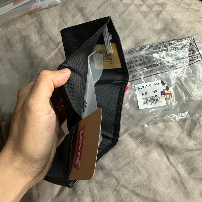 Ví da nam siêu mini đứng gập 3 Levi’s chính hãng nhập Mỹ