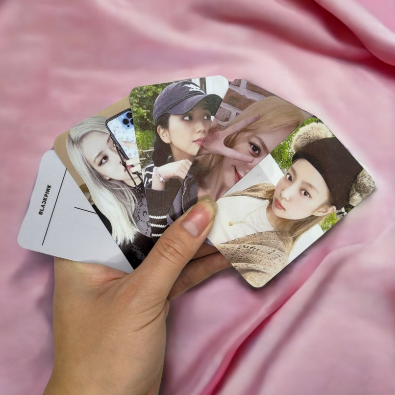 BLACKPINK SHUTDOWN BORN PINK - LOMO Ver 1 - Giấy Cứng C300 - Cán Màng Bảo Vệ