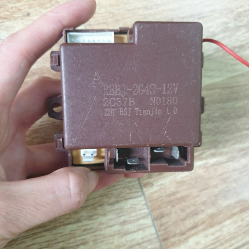 Combo khiển T06AS-2G4 và mạch R8BJ-2G4S-12V cho xe oto điện trẻ em
