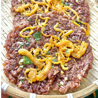 Cơm Cháy Gạo Lứt Mắm Hành Khô Gà