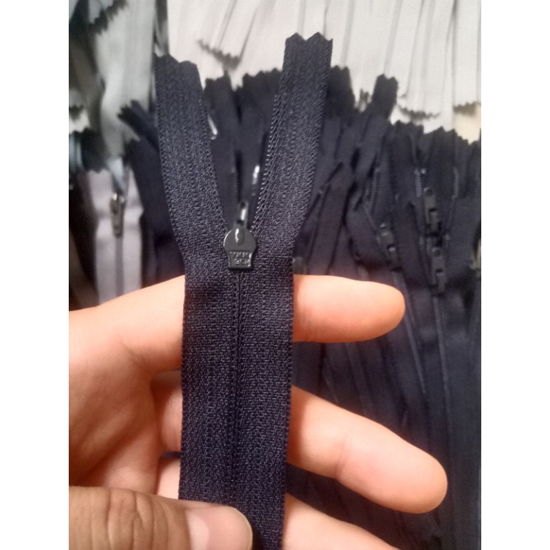 Dây kéo khóa quần tây không chặn đầu dài 15 đến 20cm