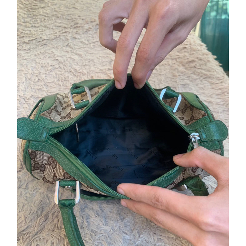 Túi chuẩn si. Túi qua sử dụng. Khách vui lòng xem hình nếu muốn biết thêm thông tin sản phẩm mời khách vô chat .Thanks .