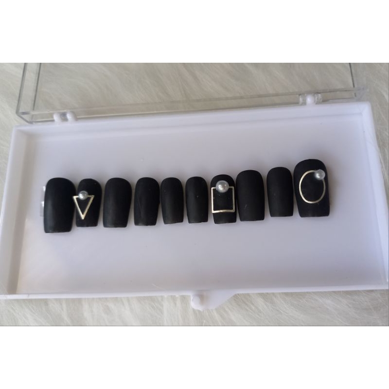 Nail box thiết kế  sơn gel màu đen nhám