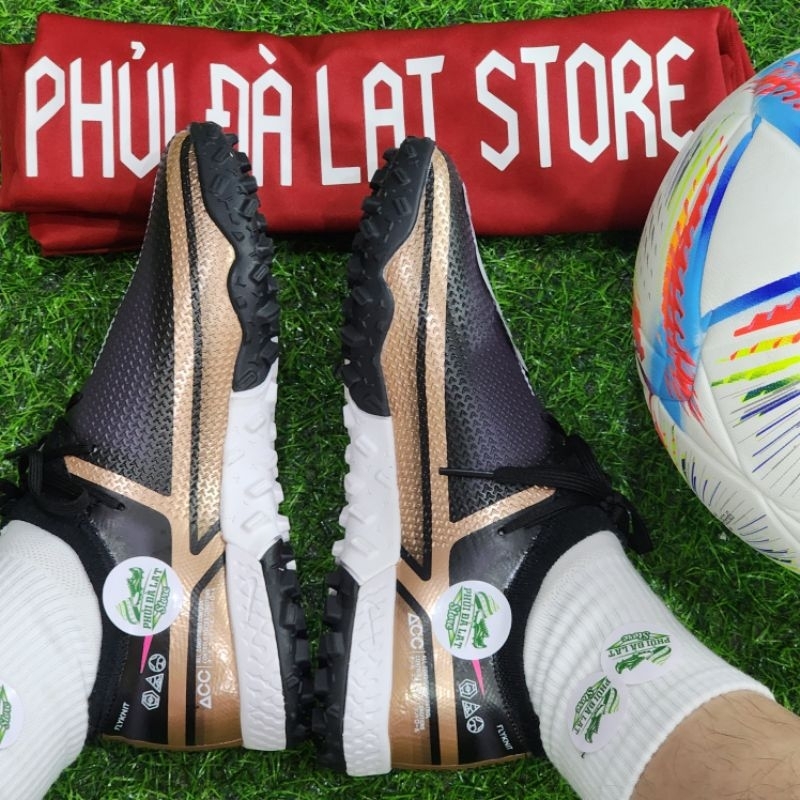 Giày đá bóng Phantom GT2 có khâu đế