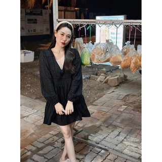 Đầm đen thêu hoa baby roll