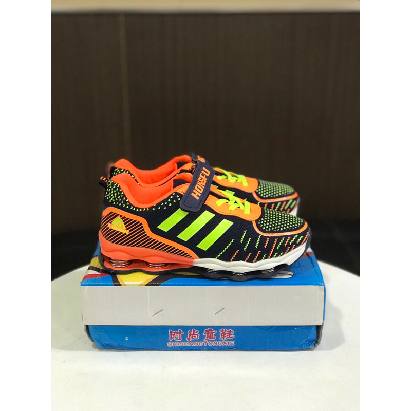 Giày thể thao trẻ em đế có giảm sóc có sẵn size 37