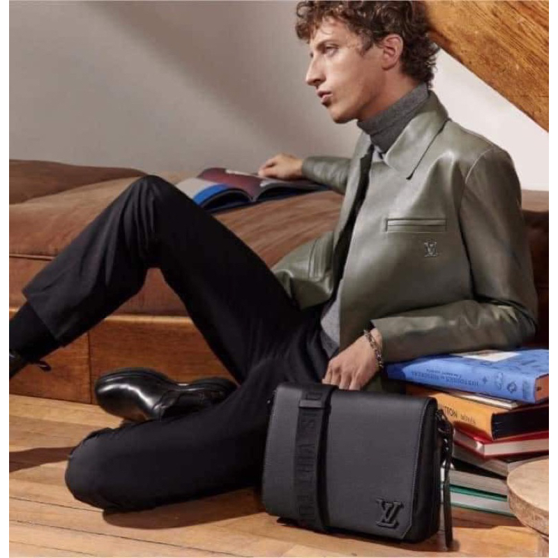 Túi đeo chéo lv nam messenger mới nhất xịn sò 24cm fullbox