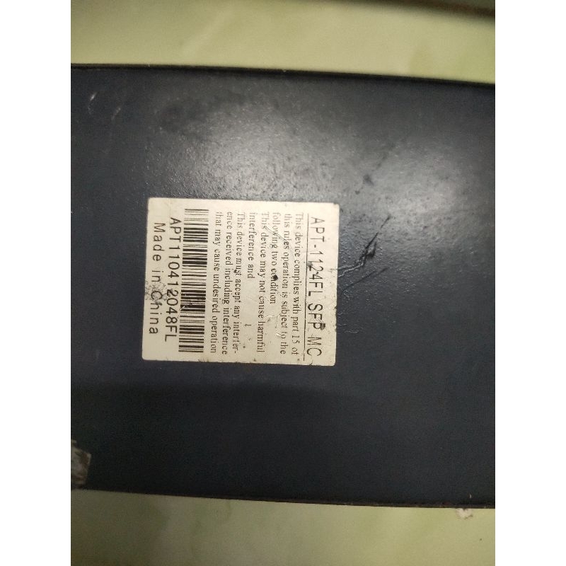 Xác hộp sắt cũ