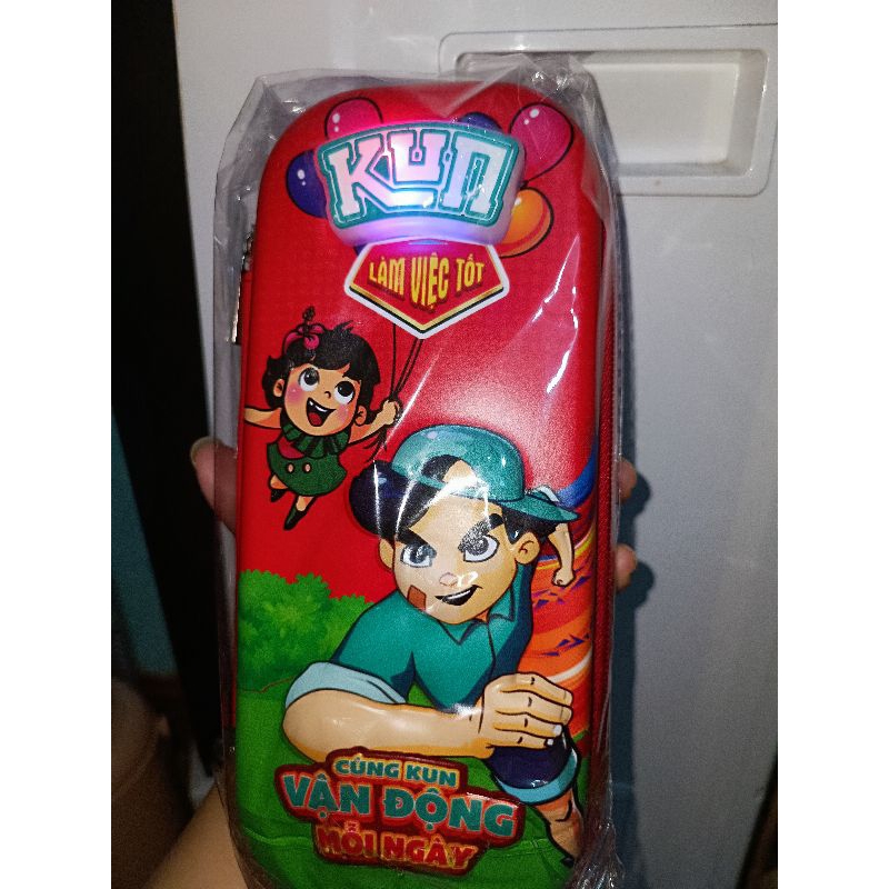 Hộp bút Kun bọc vải hình 3D có đèn phát sáng quà tặng sữa kun