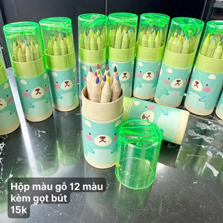 Đồ dùng học tập: hộp bút chì màu: 12 màu, kèm gọt bút chì ở nắp hộp