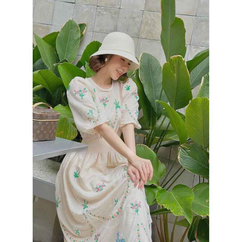 ĐẦM MAXI VẢI XÔ THÊU HOA NỔI