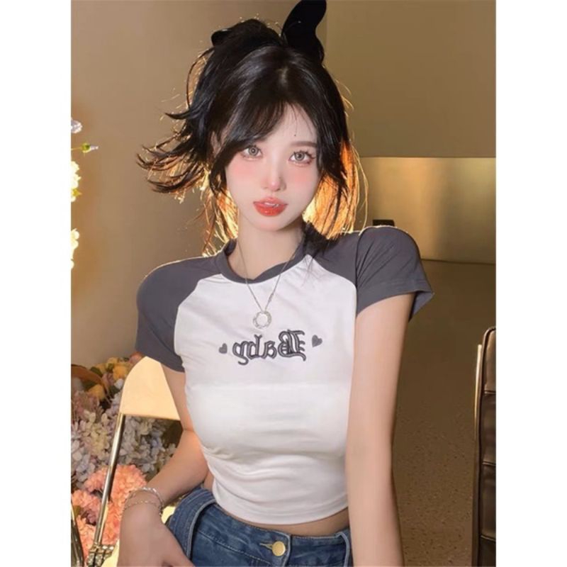 áo croptop phối màu thêu chữ xinh bb1