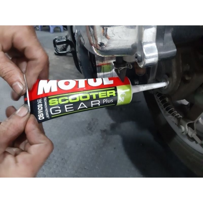 Dầu láp xe tay ga Motul Scooter Gear Plus 80W90 120ml
