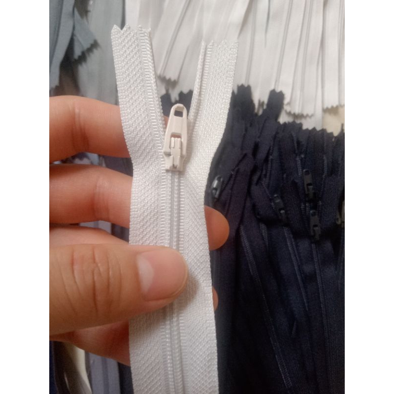 Dây kéo khóa quần tây không chặn đầu dài 15 đến 20cm