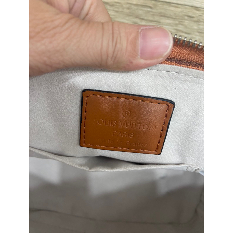 Túi si da tăm LV hến