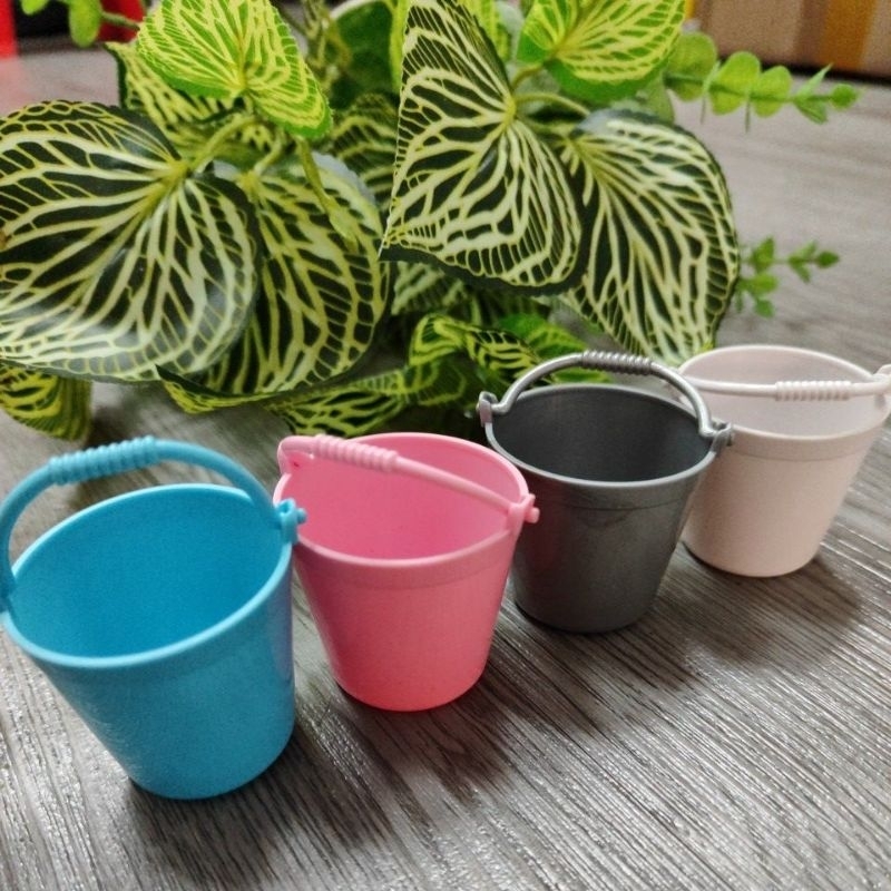 Đồ chơi cho búp bê Xô nhựa mini , bình tưới cây mini