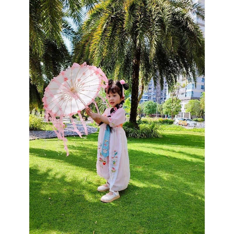 Dù cổ trang giấy đính hoa xinh phối tua rua xinh xắn