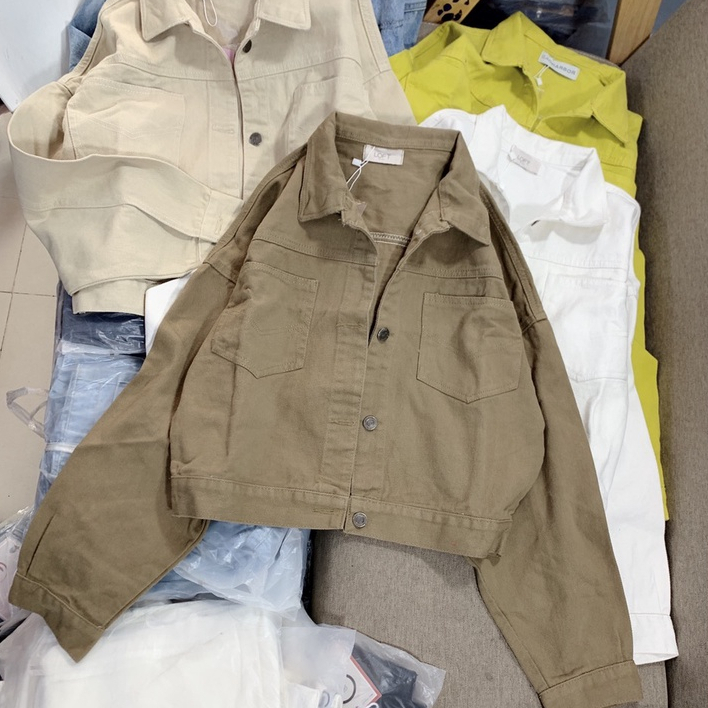 Áo khoác kaky tay dài hai túi trơn phom vừa