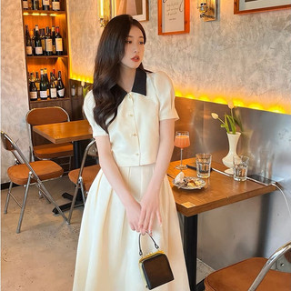 Set áo crotop cổ nơ mix chân váy xếp ly
