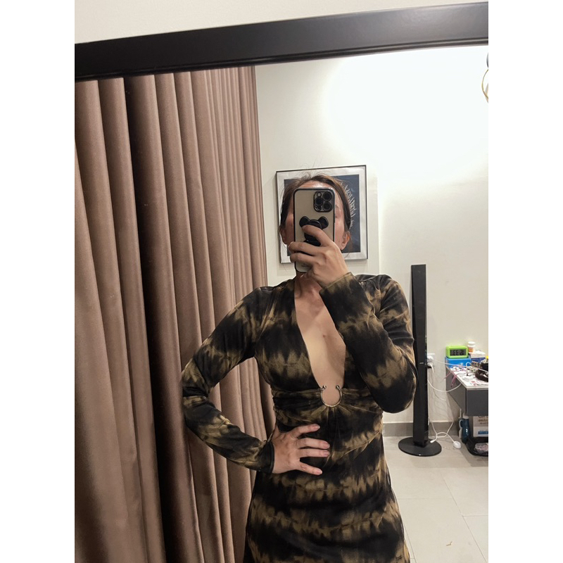 Đầm zara xẻ ngực