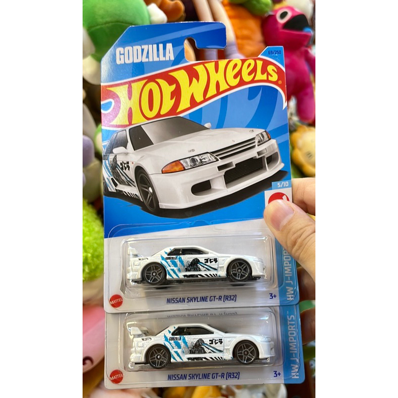 Xe mô hình hot wheels basic 2023 nissan skyline gt-r (r32) godzilla