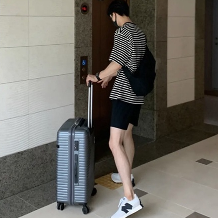 Áo Thun Tay Ngắn Nam Nữ Cổ Tròn Dáng Suông Họa Tiết Kẻ Sọc Màu Sắc Đơn Giản Thời Trang Mùa Hè Dành Cho Nam Nữ