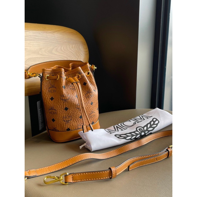 Bucket MCM cấp bến Dáng siêu xinh Chất da dày dặn, có quai xách và đeo chéo