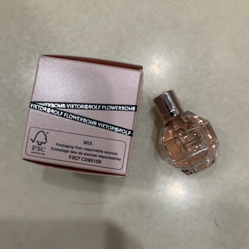 Nước hoa nữ Mini Viktor & Rolf Flowerbomb edp 7ml