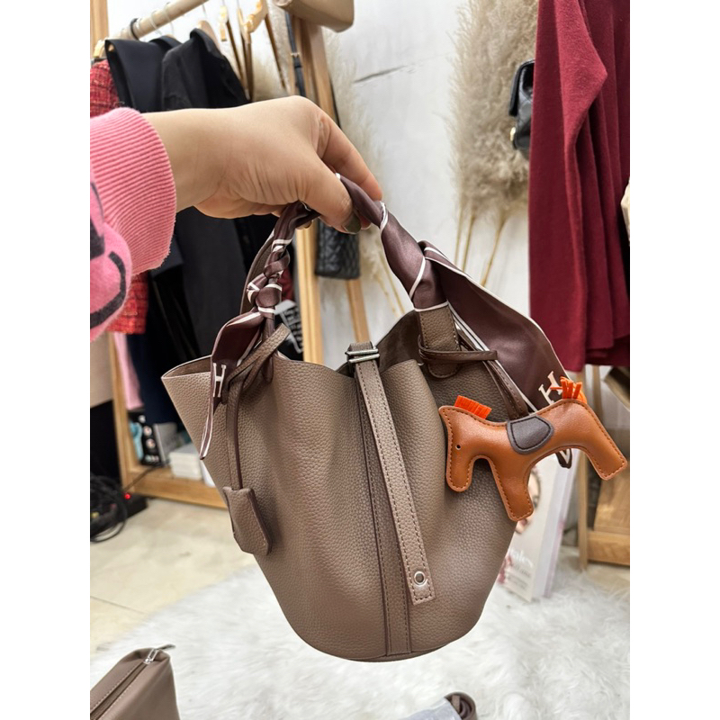 Túi View Point da thật dáng H kèm ngựa treo, khăn H và khoá