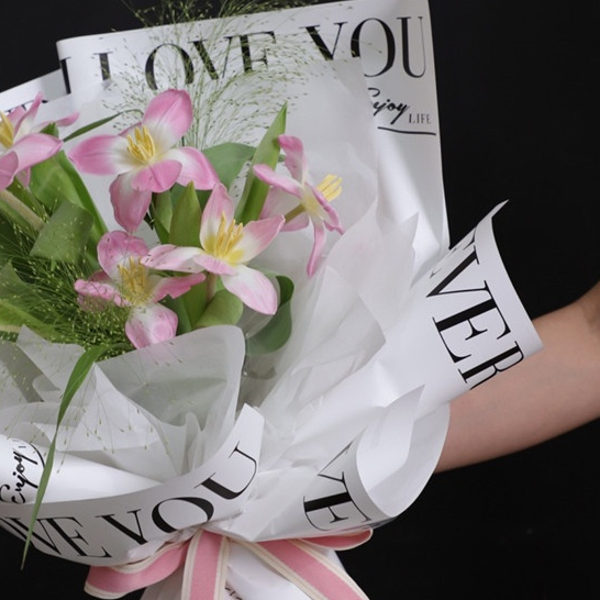 Giấy bó hoa tình nhân chữ i love you