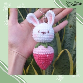 Móc khoá thỏ và quả dâu tây bằng len handmade