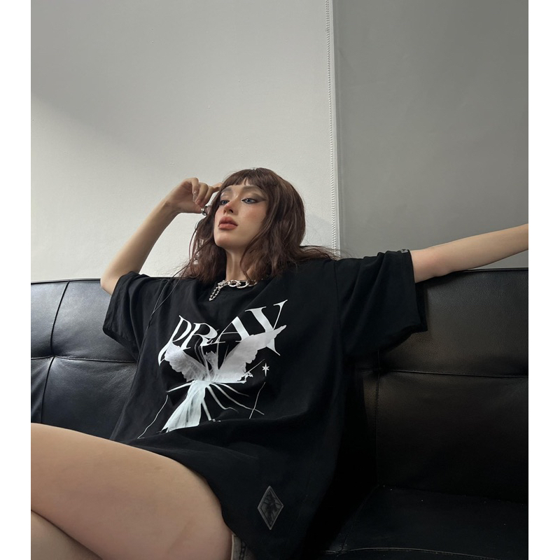 Áo thun unisex thiên thần cho nam nữ local brand màu đen TeeHolic - THS