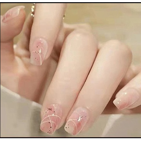 Móng tay giả form ngắn họa tiết cá tính mới