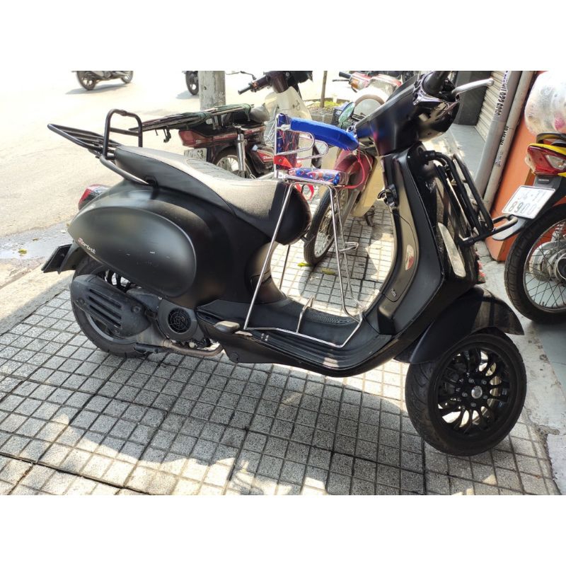 Ghế đi xe máy cho bé xe Vespa