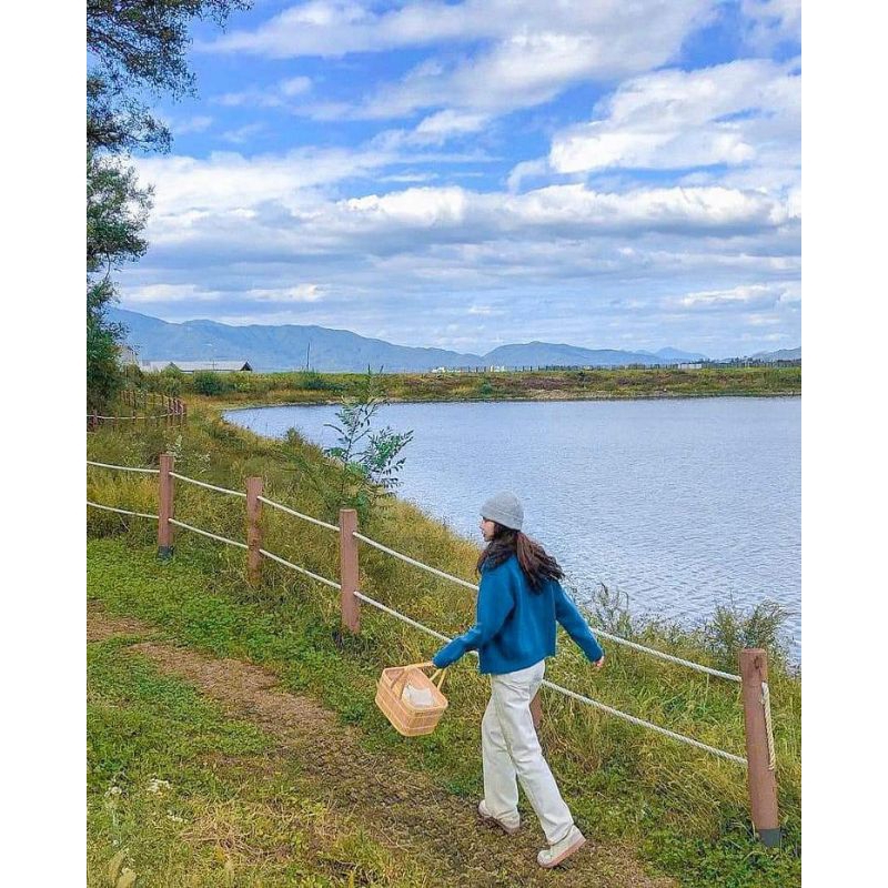 Áo khoác len màu xanh  310k , 315k , 300k , 340k , 400k , 320k