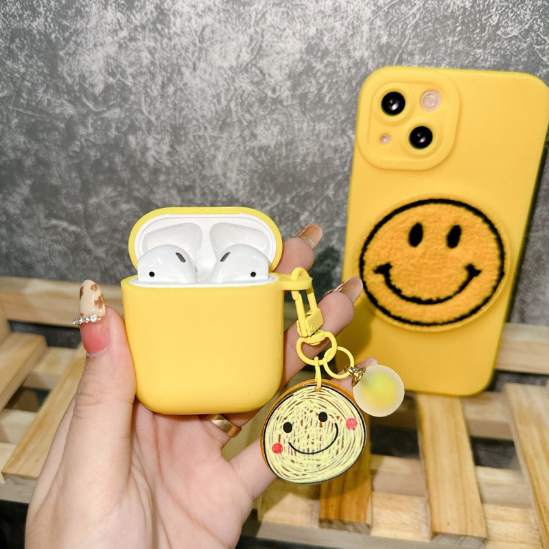 Full combo ốp lưng + bọc tai nghe air pod màu vàng hoạ tiết mặt cười vải thêu dành cho ip - TENCASESHOP
