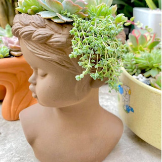 Chậu đất nung hình cô gái truyền thống kích cỡ 13*15*18cm