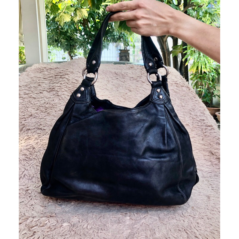 Túi chuẩn si. Túi qua sử dụng. Khách vui lòng xem hình nếu muốn biết thêm thông tin sản phẩm mời khách vô chat . Thanks.