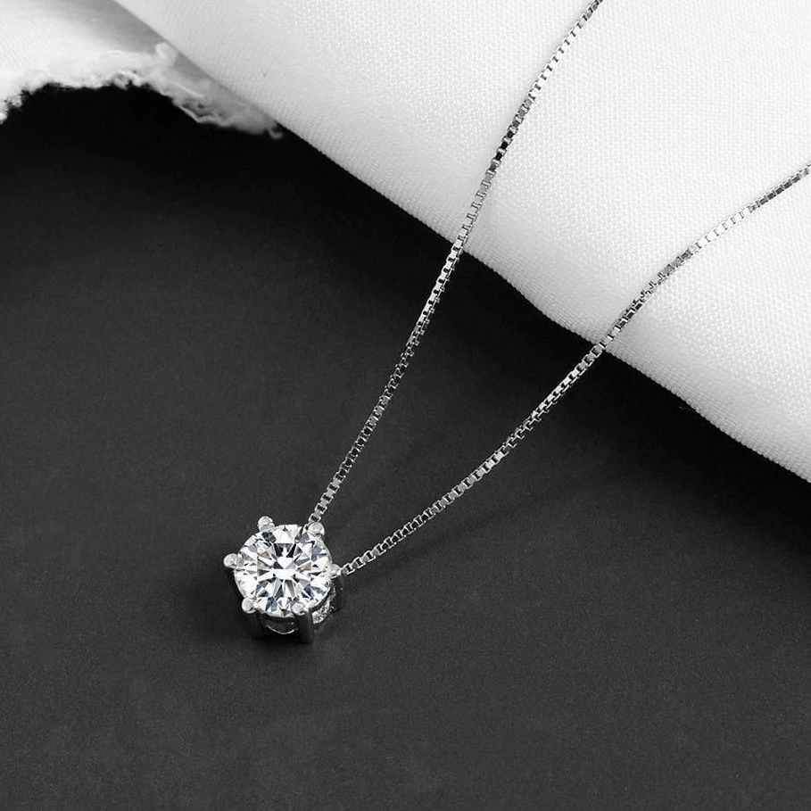 dây chuyền đính đá 7li , đá chủ Diamond nhân tạo , sáng lấp lánh nhất trong các loại đá , kết hợp cùng bạcta , vẻđẹp đ10