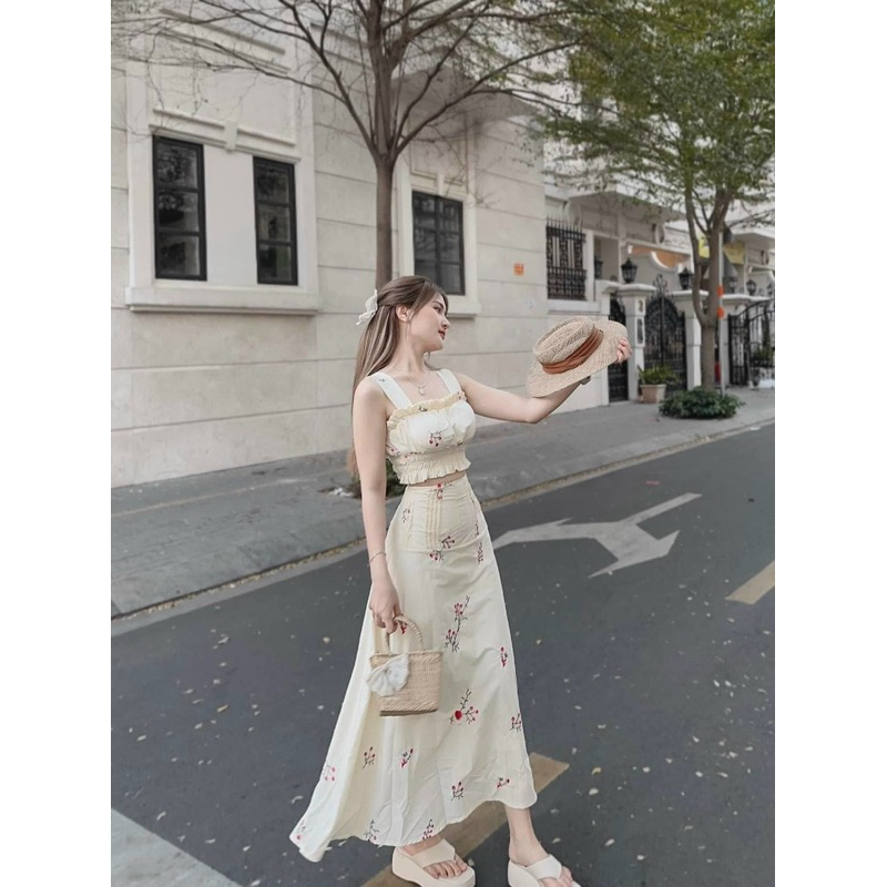 Set áo croptop kèm chân váy hoa xoè đi biển sexy