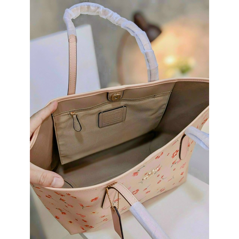 Túi Coach City Tote công sở nền hoa