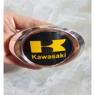 Logo gắn mặt nạ xe Max. Kích thước 2 lỗ óc là 4 cm.