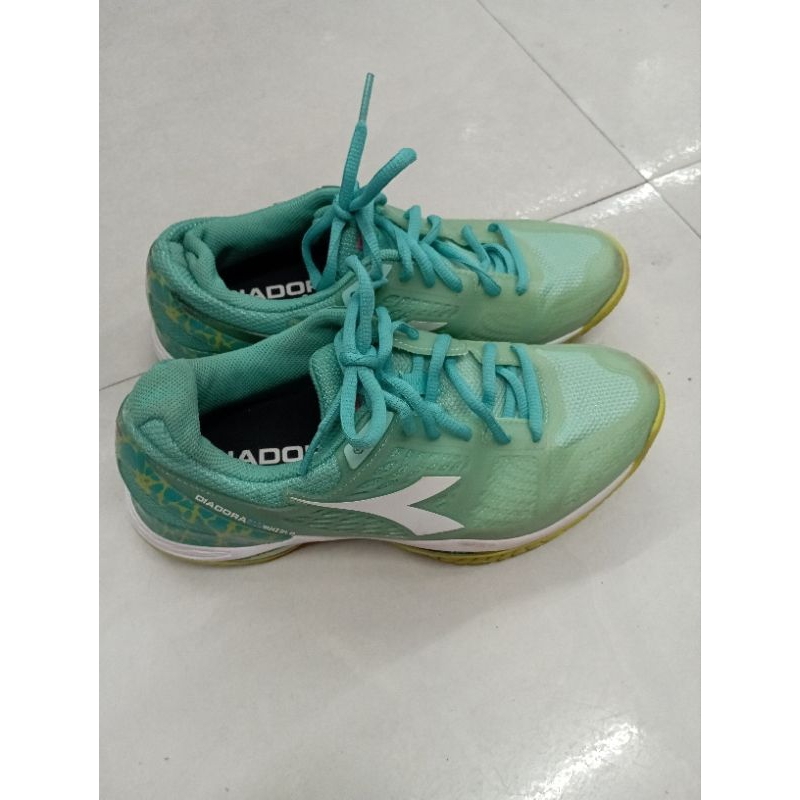 Giày thể thao hiệu hàng si size 37