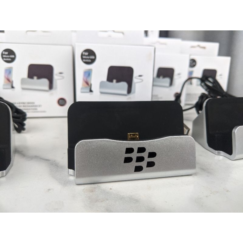 Dock sạc cho điện thoại Blackberry cổng Micro Usb