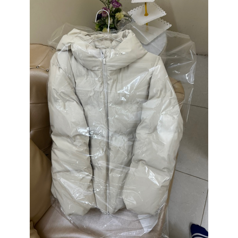 Áo phao lông vũ Uniqlo mua 3tr pass 2500k