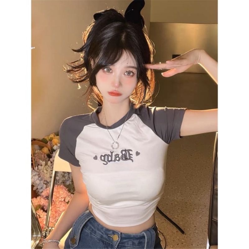 áo croptop phối màu thêu chữ xinh bb1