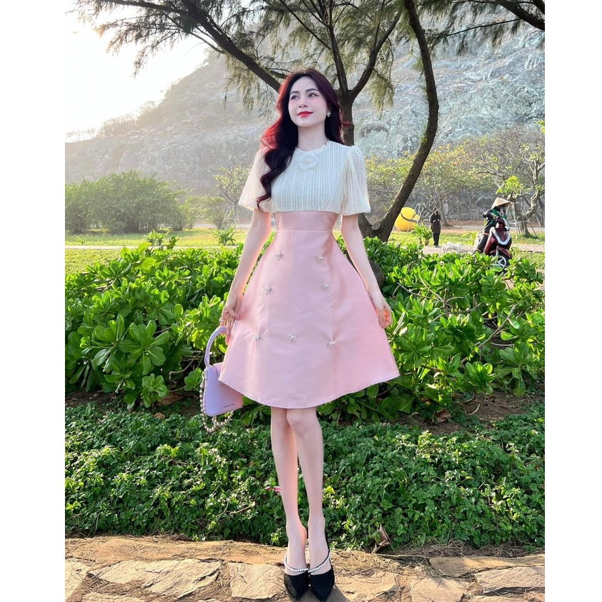Đầm váy nữ tay phồng cổ tròn nhấn hoa cổ mix dáng váy xòe chữ A gắn nơ tiểu thư, xinhx ắn dành cho các nàng đi tiệc xinh