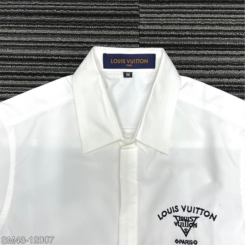 Sơ mi thiết kế thêu hình trước ngực mới nhất 2022