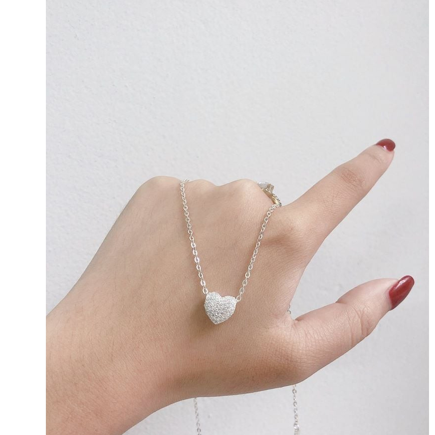 vòng cổ nữ bạc 925 , mặt trái tim đính đá sang chảnh , luôn luôn sáng lấp lánh va thu hút mọi ánh nhìn hihi